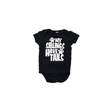 Baby Essential onesie nb (paw prints)