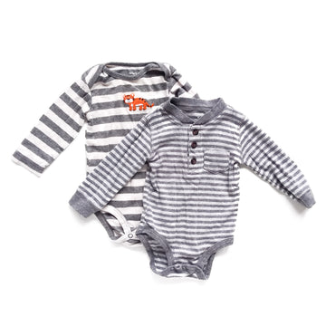 Carter's long sleeve onesies 6m